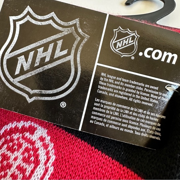 NHL Forever Collectibles Detroit Redwings Scarf NWT Red Black stripes fringe - Picture 4 of 8